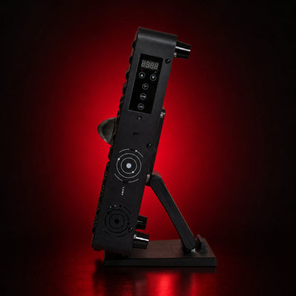 Elioslamp Nettuno COB LED red light therapy device powered on, 670nm wavelength, photobiomodulation panel